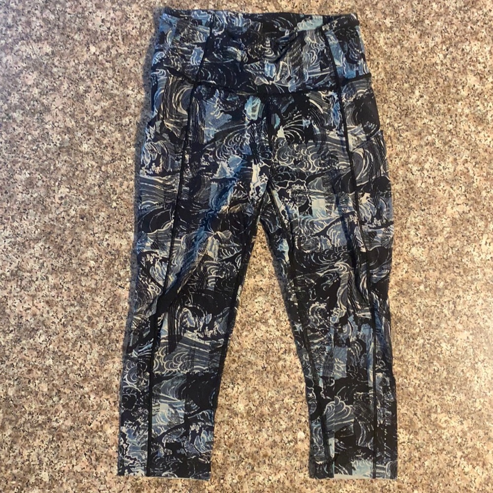 Ocean Waves 3/4 Length Leggings